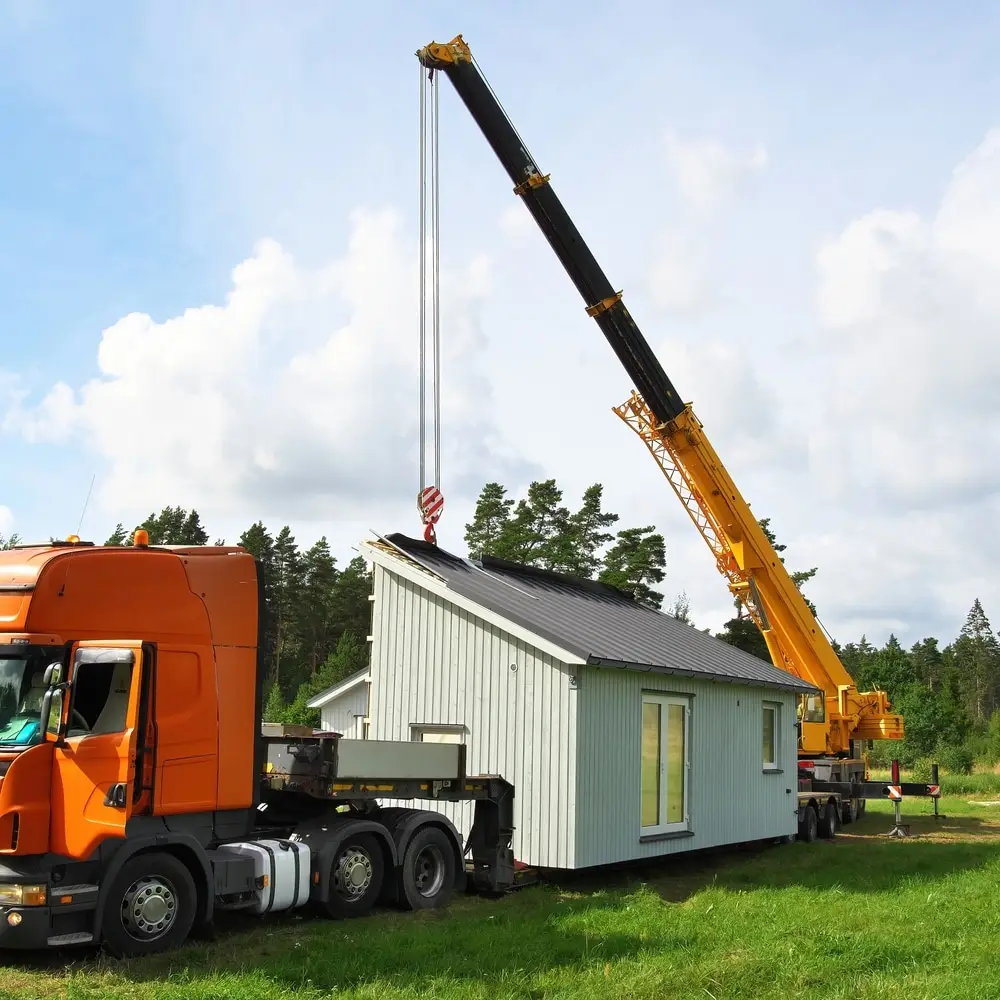 Modulhaus bei der Anlieferung