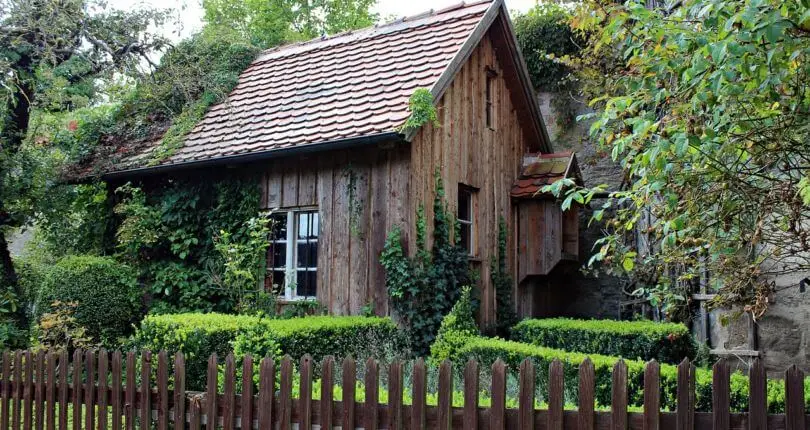 Wohnhaus im Garten